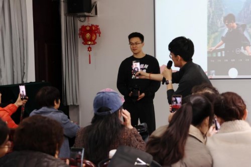 华体会平台传媒与影视学院以光影传递党员温度